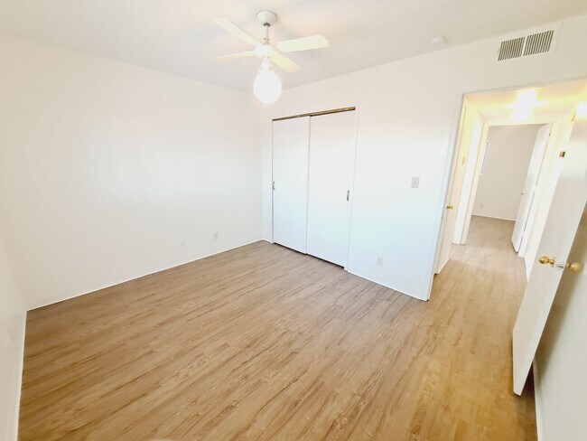 Building Photo - 3618 Lafayette Dr NE