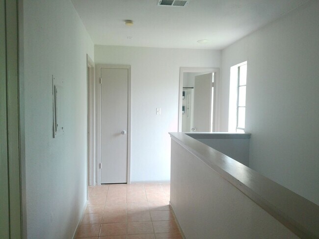 Building Photo - 2309 Capitan Dr