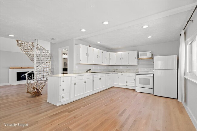 Building Photo - 4034 Reeves Dr