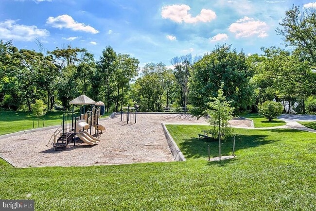 Building Photo - 10202 Woodthrush Dr
