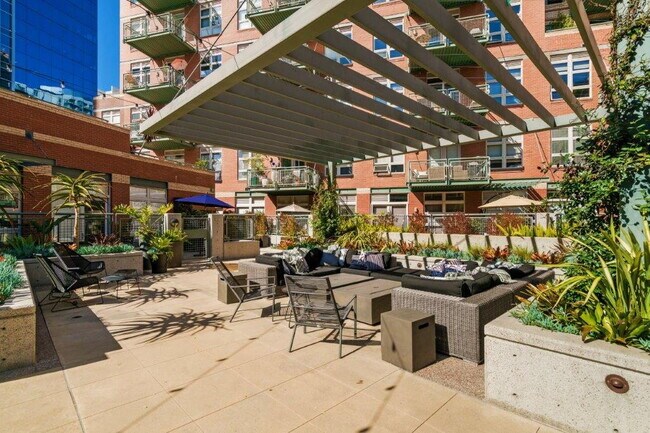 Building Photo - $3,695 - 1 Bed + Den / 1.5 Bath Condo at Parkloft Residence in Downtown San Diego