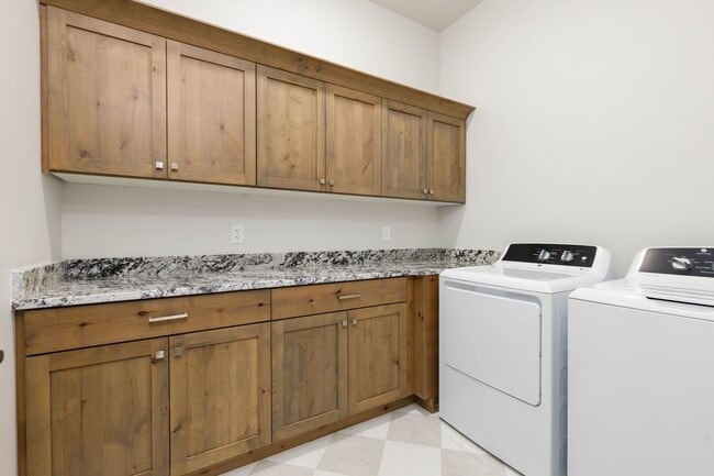 Building Photo - Brand new 2 Story with 4 beds and 2.5 baths plus Office