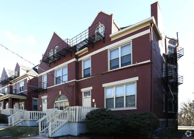 Primary Photo - Fulton Chateau