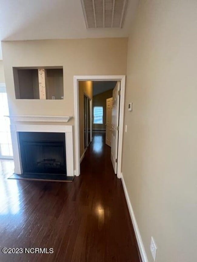 Building Photo - Two  Bedroom Two Bath