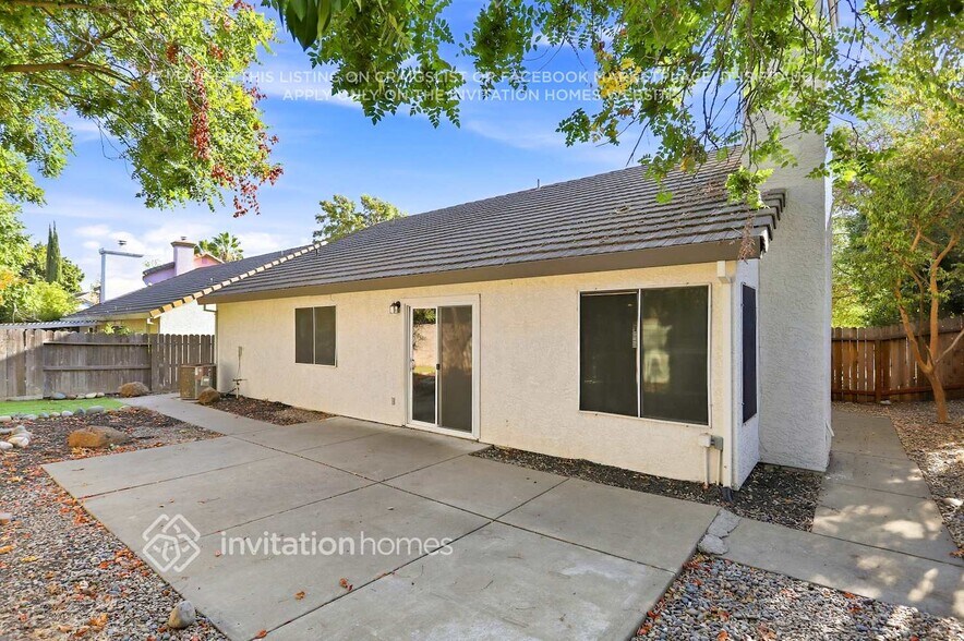 Building Photo - 8441 Solitude Ct