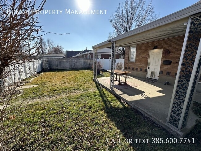 Building Photo - 7527 S Jefferson-