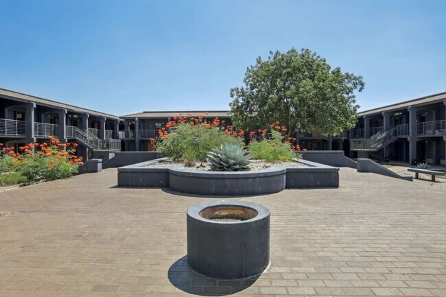 Building Photo - 824 Camino La Costa
