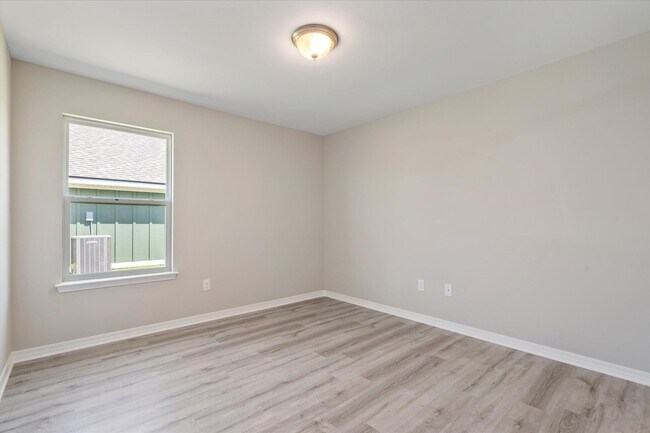 Building Photo - 4 Bedroom Beauty in Foley