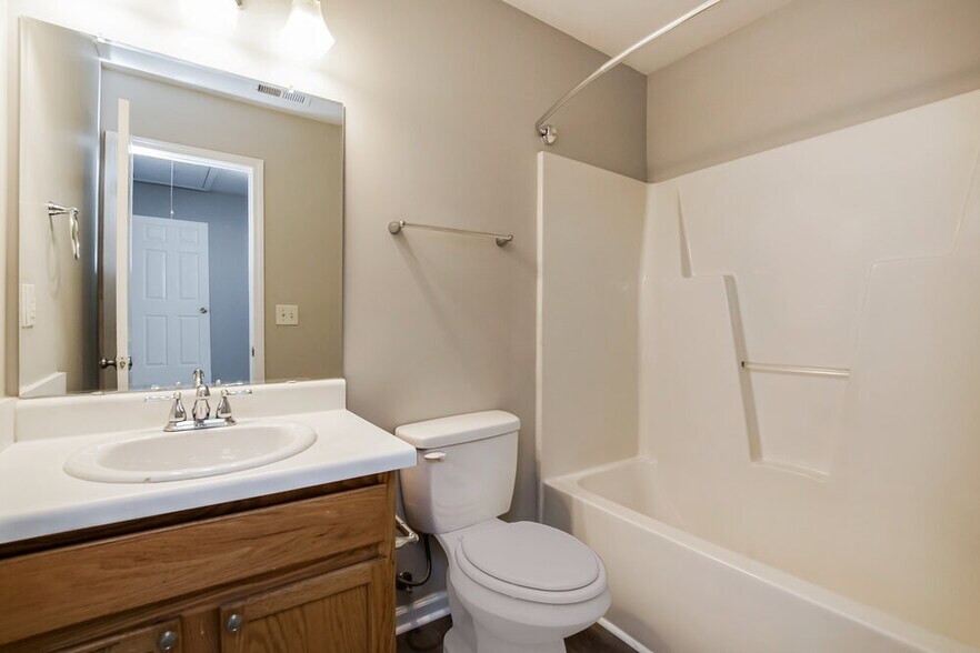 Building Photo - 4009 Laurel Glen Dr
