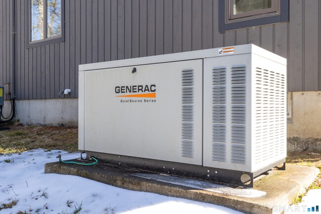 Building Photo - 9 Belshyre Ct