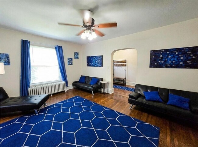 Building Photo - 224 S Pacific Ave