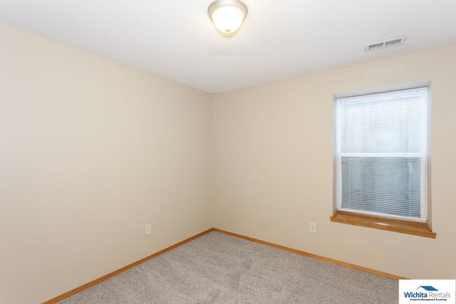 Building Photo - 3 bedroom 2 bath  - NE Wichita ***$200 Off...