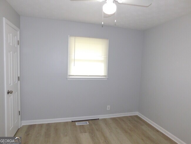 Building Photo - 1229 Fairview Dr
