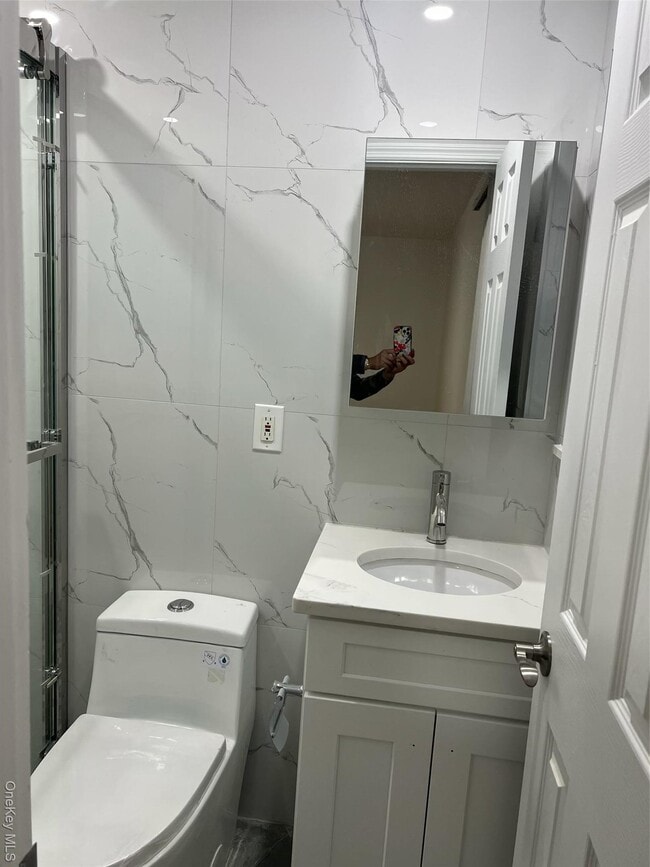 Building Photo - 196-54 44th Ave