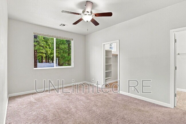 Building Photo - 2520 W Pikes Peak Dr