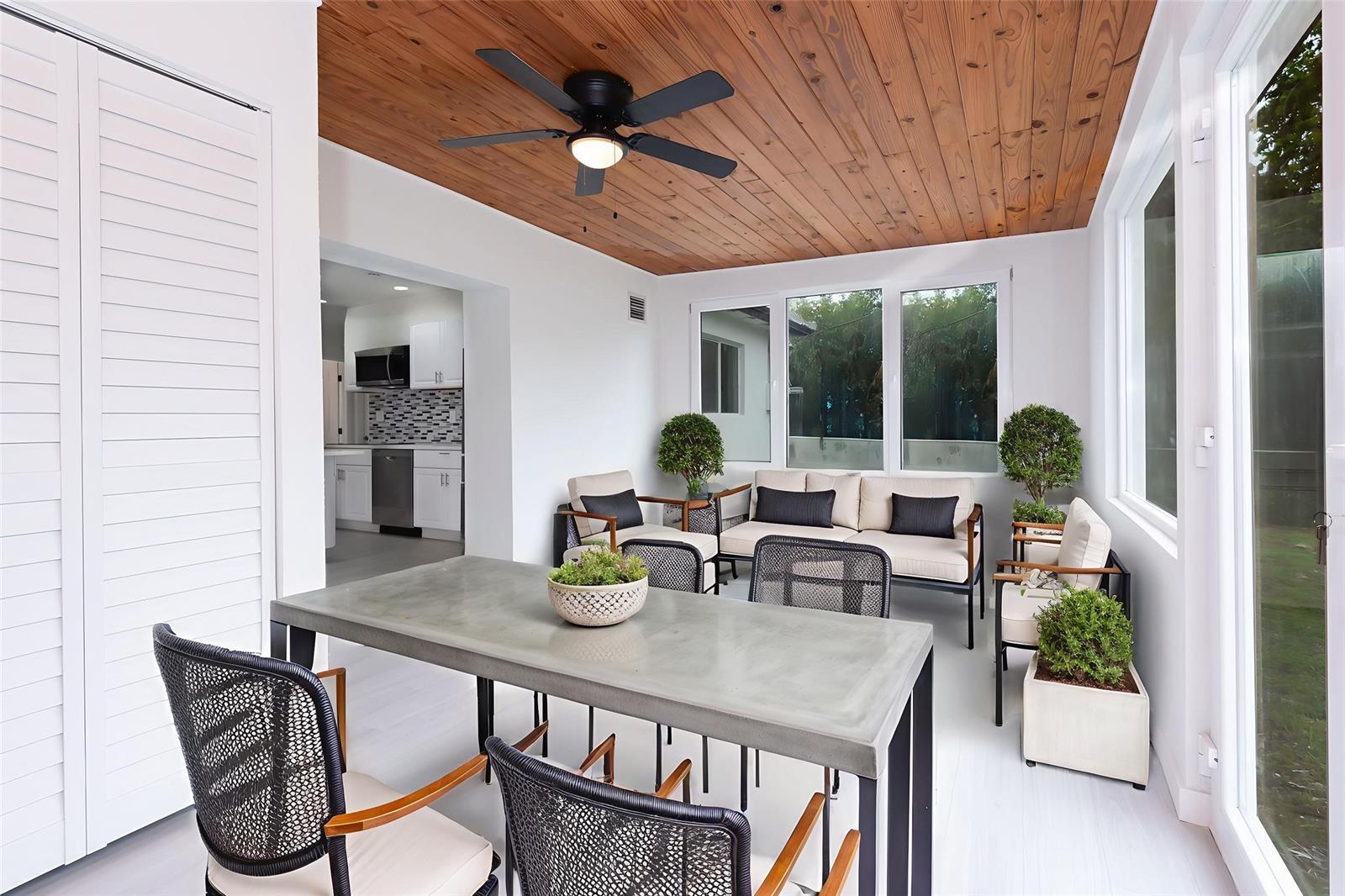 Building Photo - 713 SW 4th Ct