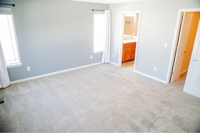 Building Photo - 338 Alder Ave