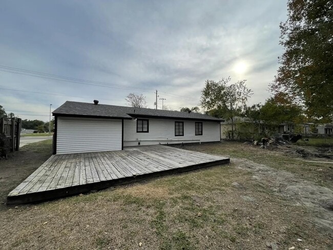 Building Photo - 709 Quinn St