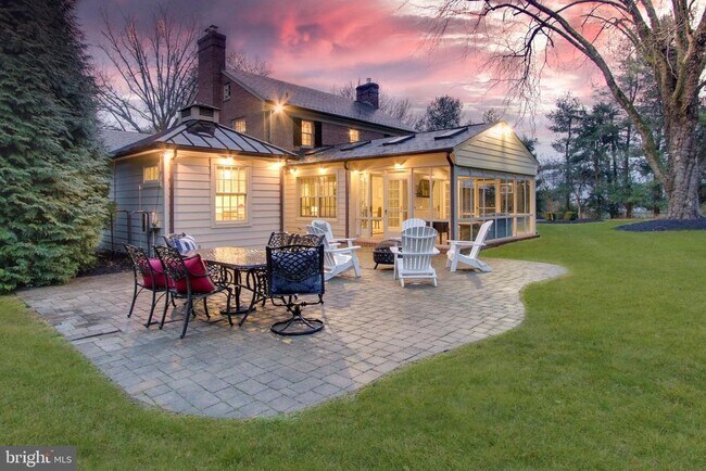 Building Photo - 2210 Boxmere Rd