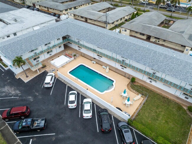 Building Photo - 3525 Tyler St