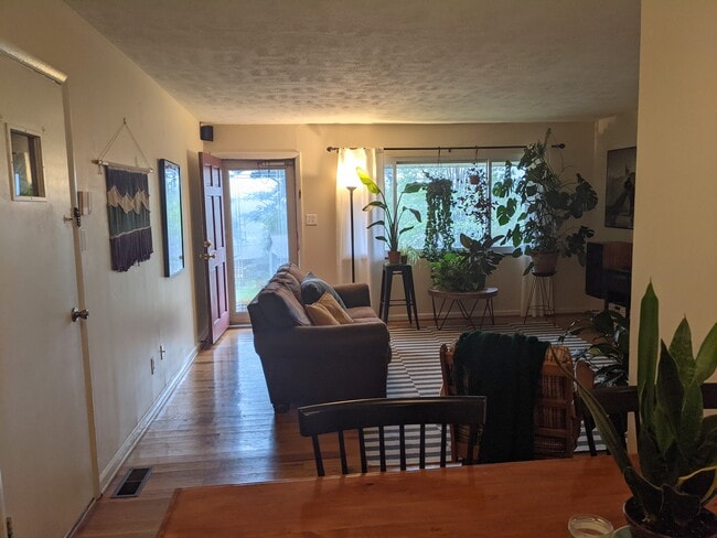 Living room seen facing forward - 3039 Dow Dr