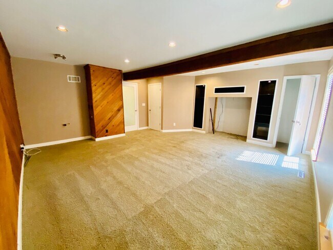 Building Photo - {13042} Contemporary in Lenexa + Fenced Ya...