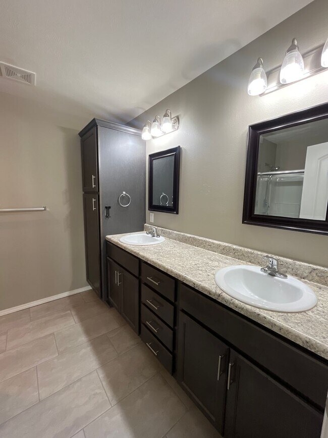 Building Photo - Sit Back, Relax. Your New home Awaits in R...