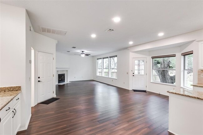 Building Photo - 6407 Back Bay Ln