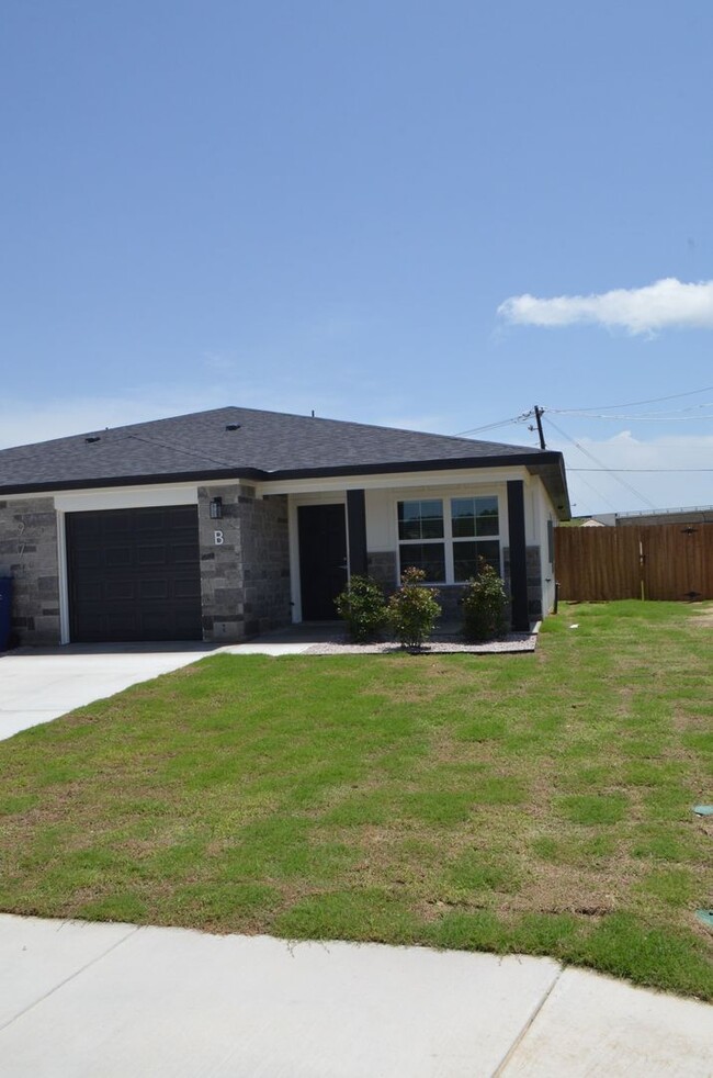 Primary Photo - 971 Cline Dr