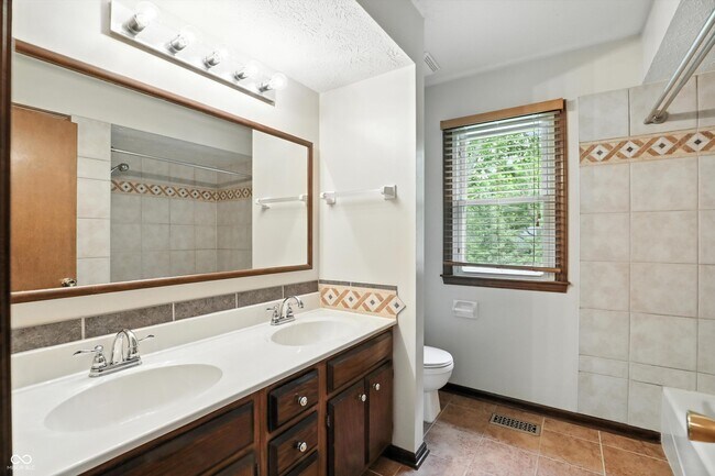 Building Photo - 781 Dayton Dr