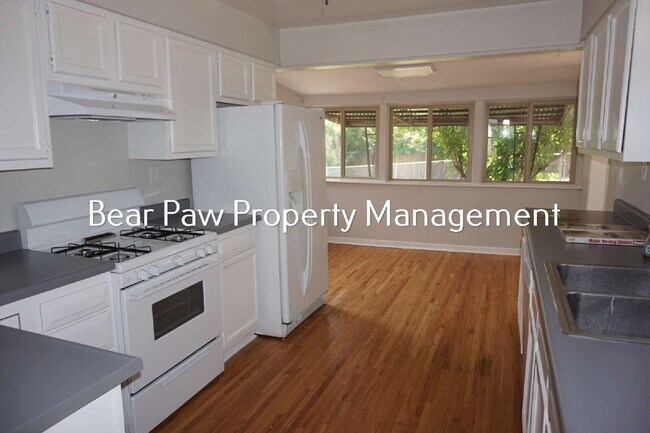 Building Photo - "Charming 3-Bedroom Retreat with 2 Baths in the Heart of Golden"