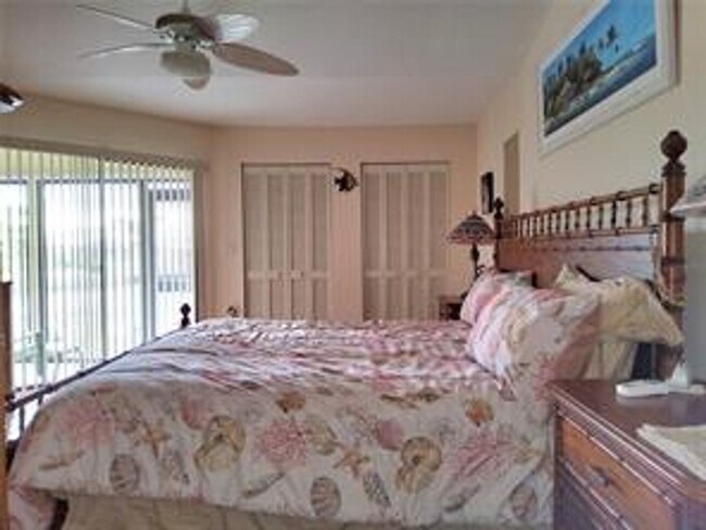 Building Photo - Seasonal 3/2/2 waterfront villa in Punta Gorda