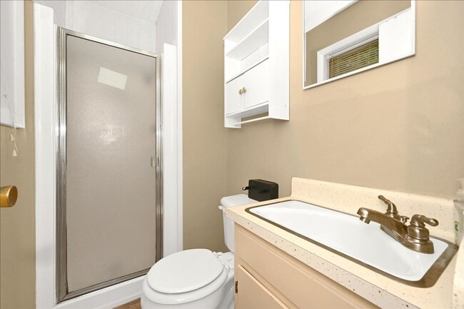 Building Photo - 3 Bedroom, 2 Bath home.
