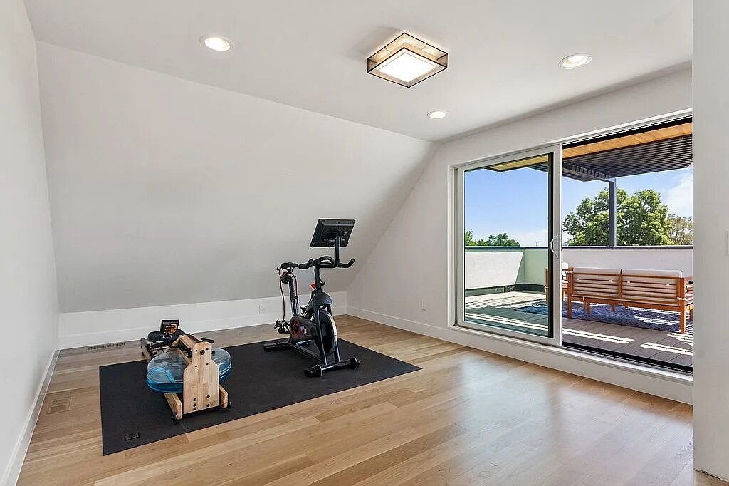 Third bedroom on third floor - 963 Tennyson St
