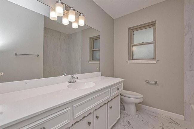 Building Photo - 26414 Maplewood Dr