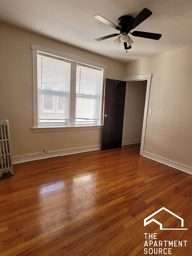 Building Photo - 5026 N Springfield Ave
