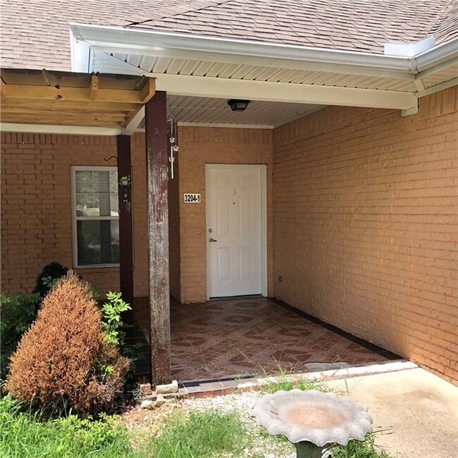 Building Photo - 3204 SW Windrift Ave