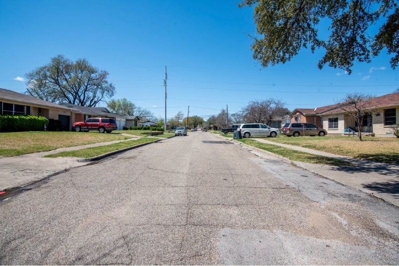 Building Photo - 3521 Hilton Dr