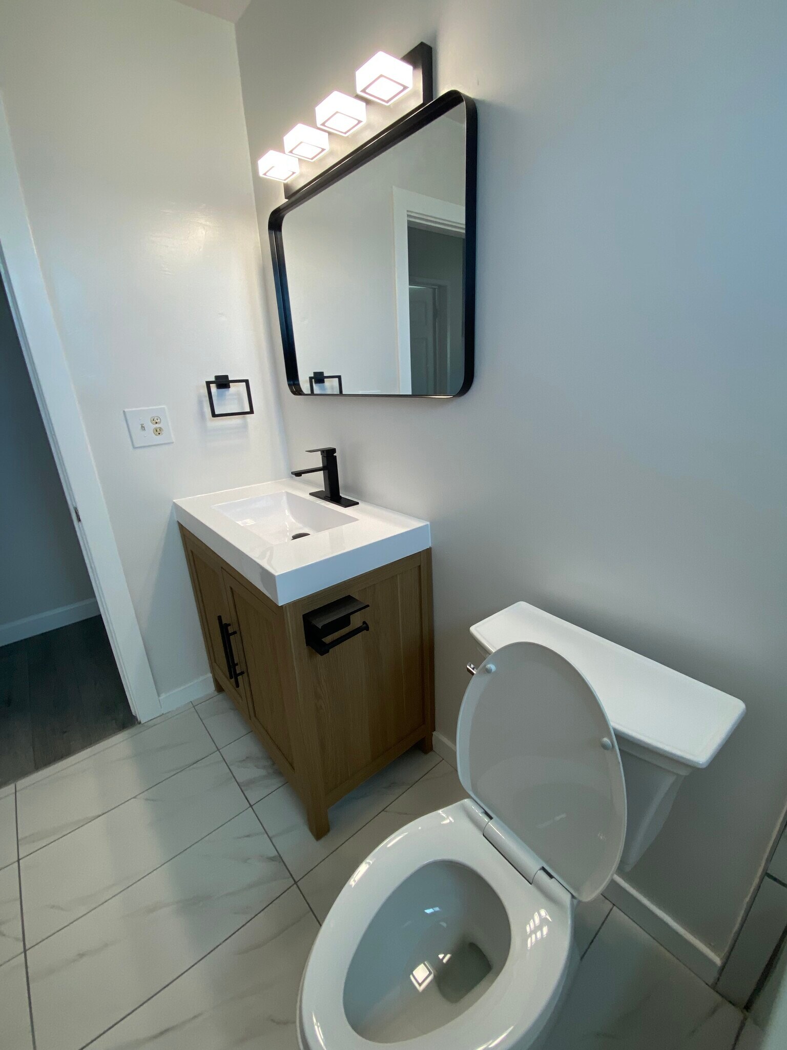 Building Photo - 1515 E 20th St