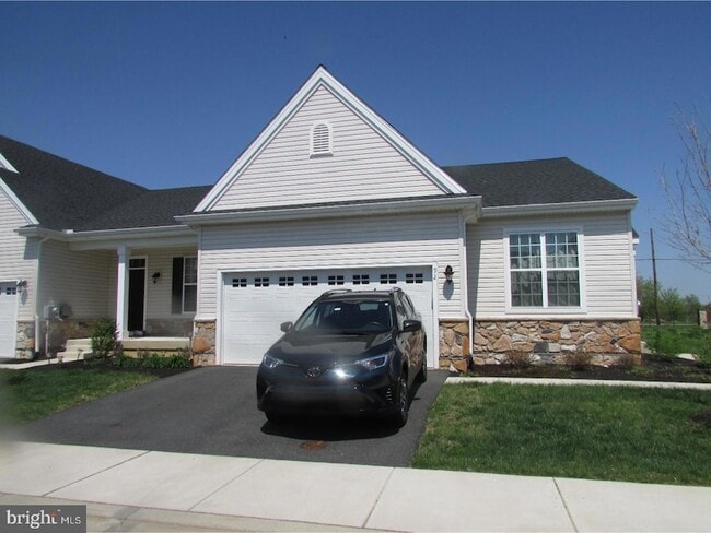 Primary Photo - 92 Grand National Ln