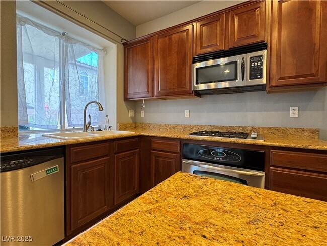 Building Photo - 8278 Apple Barn Ave