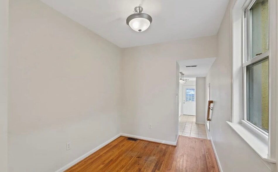 Building Photo - 1239 W Lombard St