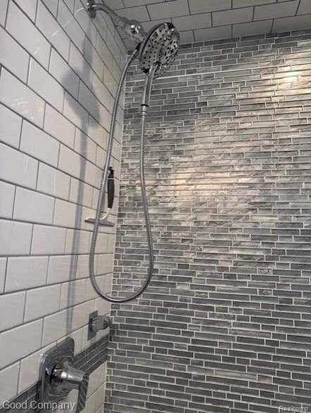 Building Photo - 1002 E Lincoln Ave