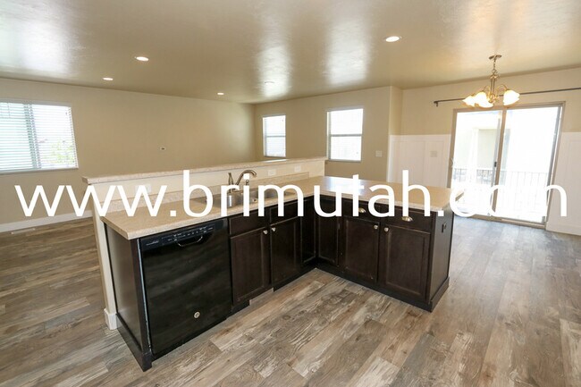 Building Photo - 14547 S Edgemere Dr
