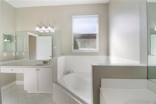 Building Photo - 12844 SW 133rd Terrace