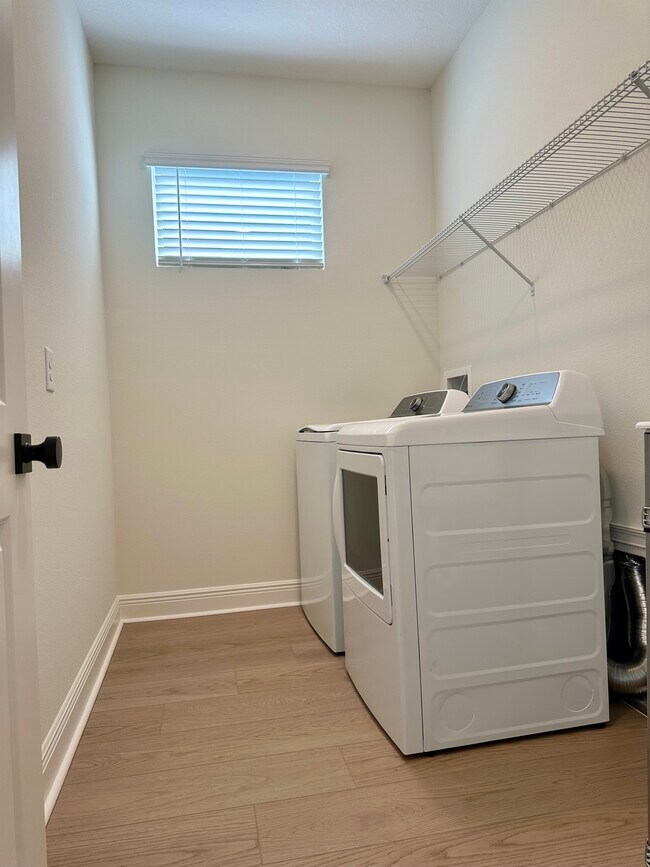 Building Photo - 3481 Guanabana Xing