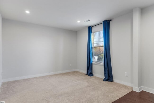 Building Photo - 23 Itasca Dr