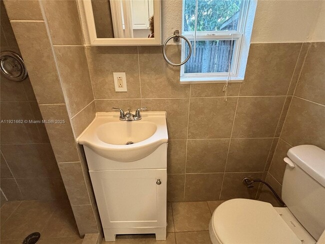 Building Photo - 610 E Campus Cir