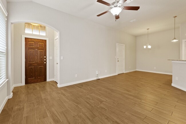 Building Photo - 105 Calm Water Loop