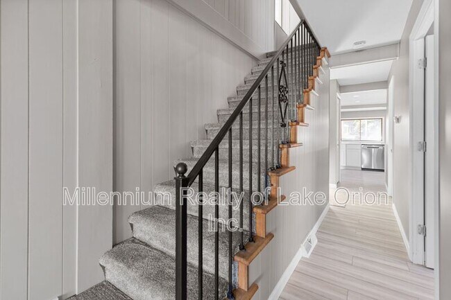Building Photo - 391 Shady Oaks St